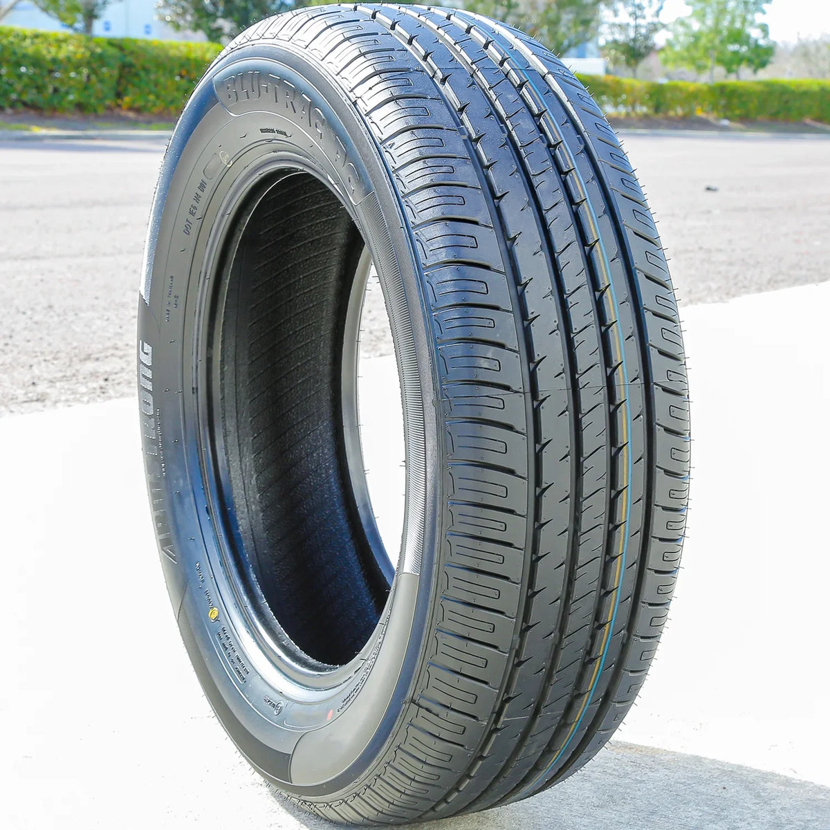 Armstrong Blu-Trac  215/65R17 99V / All Season Tire Fits: 2011-14 Ford Mustang Base, 2005-07 Chrysler 300 Touring